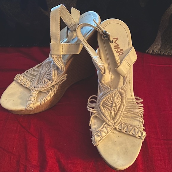Mia Shoes Shoes - 🌼 Girl Mia wedge heel sandals in cream! 🌼
